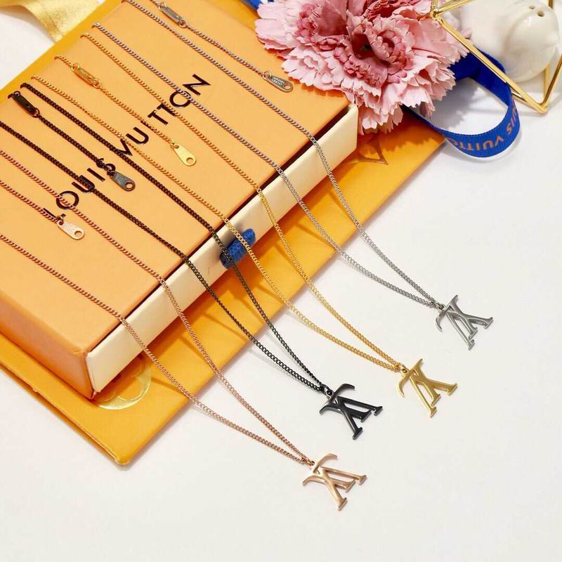 LV Necklace 03lyr644